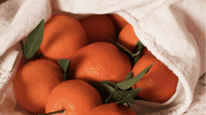 sac en tissu avec des clémentines